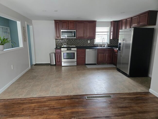 Building Photo - 143 Westwood Dr