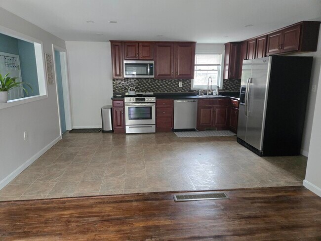 Foto del edificio - 143 Westwood Dr