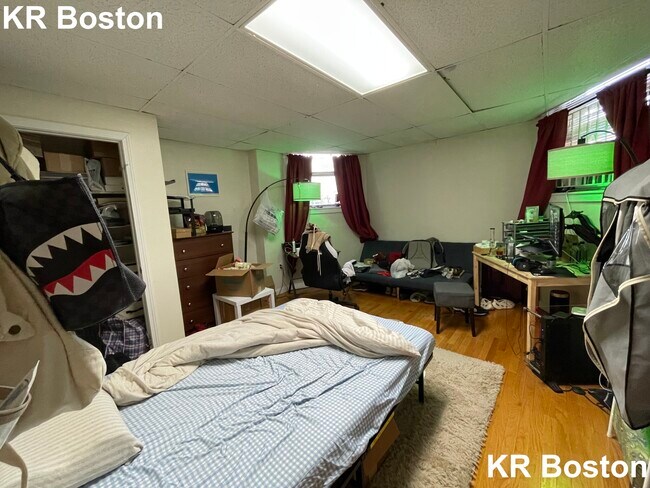 Foto del edificio - 43 Bay State Rd