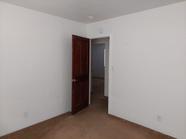 Foto del edificio - *LONG TERM RENTAL*