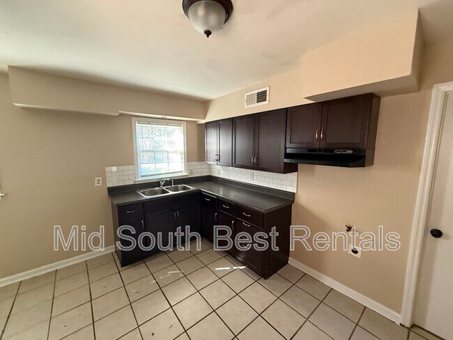 Building Photo - 3085 Basswood St