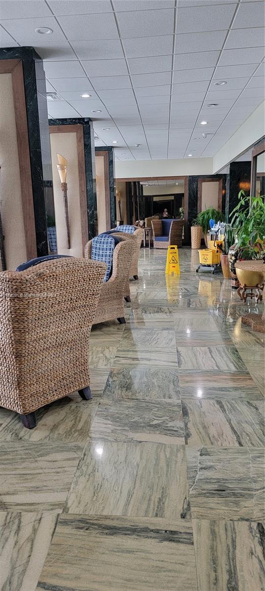Foto del edificio - 500 Bayview Dr