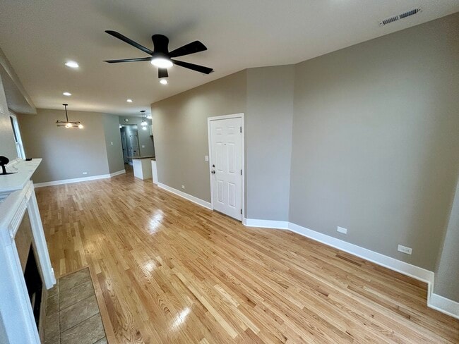 Building Photo - 5644 S Prairie Ave