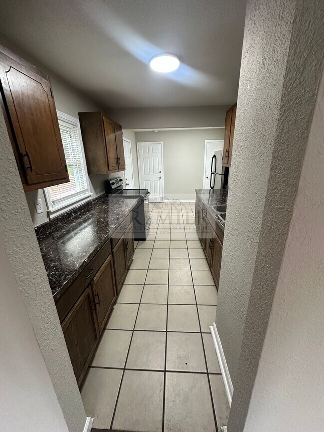 Foto del edificio - 5709 Bales Ave