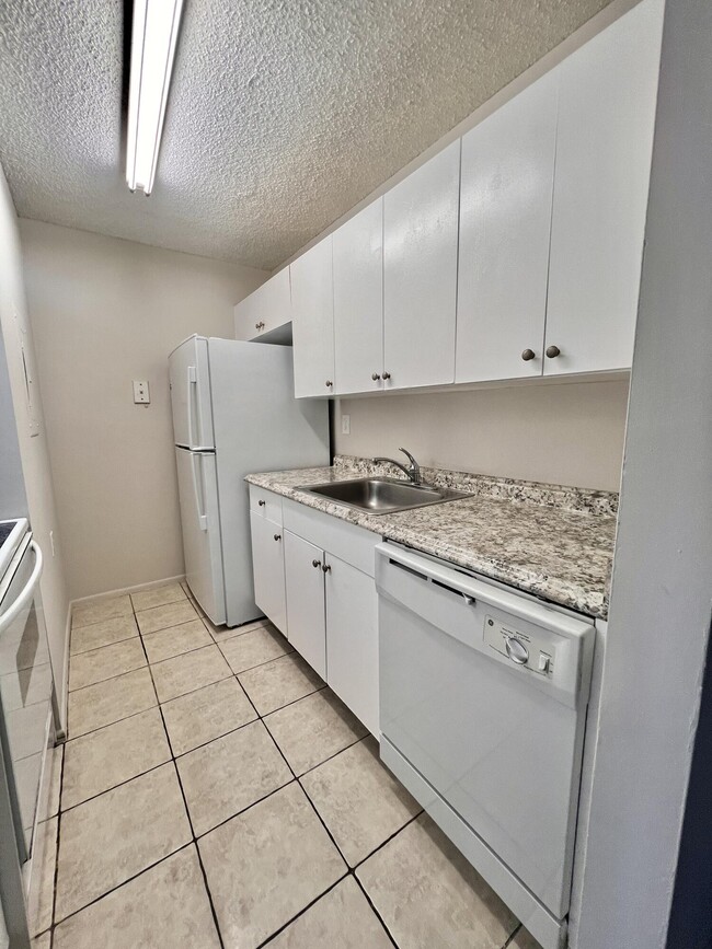 Building Photo - 1174 Lake Terry Dr