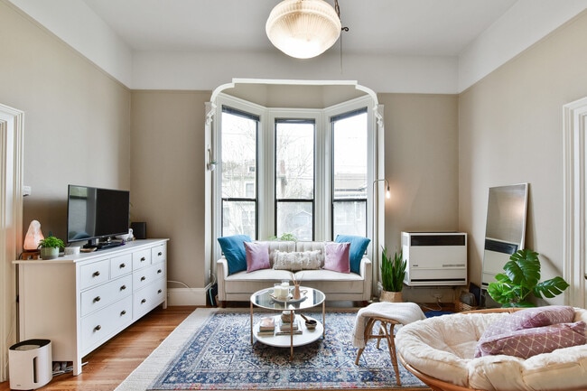 Building Photo - 1418 Cottage St