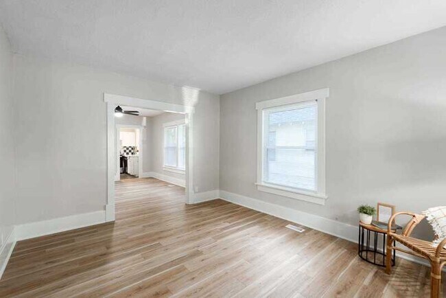 Building Photo - 256 North Estelle Street