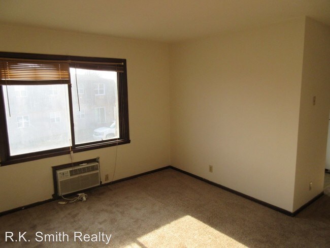Foto del edificio - 1335 Laramie Ln