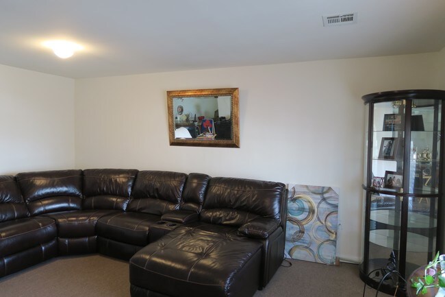 Sala de estar - 478 S 19th St