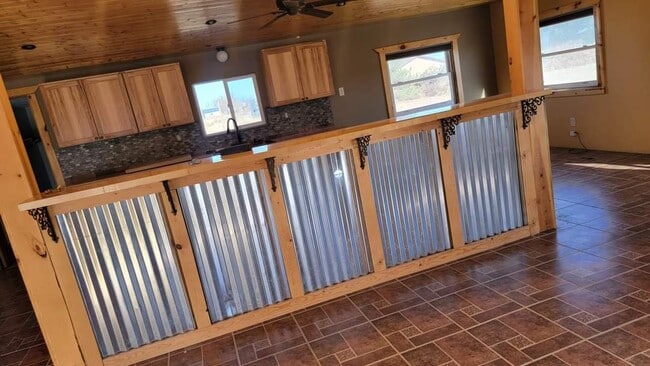 Building Photo - 412 N Edwards St