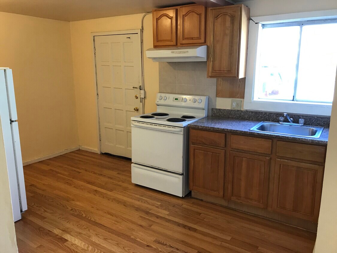 620 Buena Vista Ave Unit B, Alameda, CA 94501 Apartments in Alameda