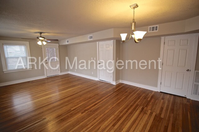 Building Photo - Spacious Living near UMKC!