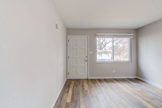 Foto del edificio - Pet Friendly, Single Family Renovated Home in Fox School District