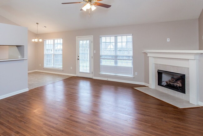 Foto del edificio - 1720 Cherry Creek Dr
