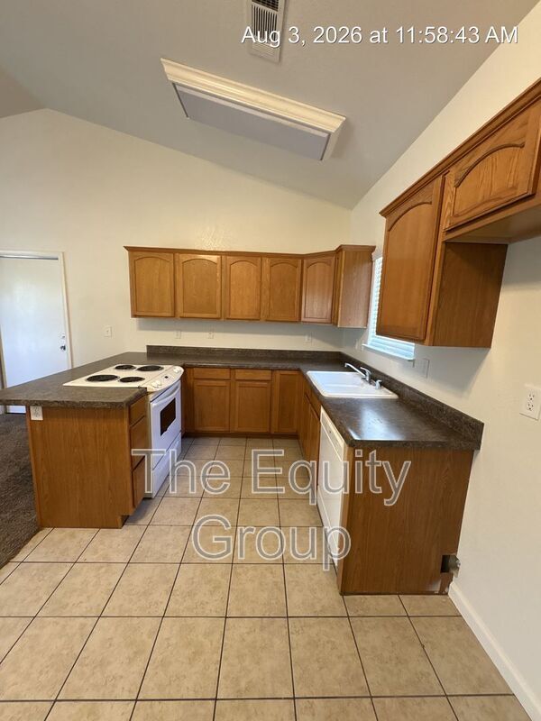 Foto del edificio - 1319 S Crowe St