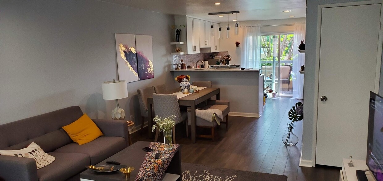 6939 Alabama Ave, Canoga Park, CA 91303 Townhome Rentals in Canoga