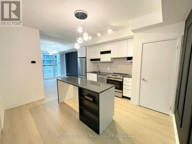 Photo du bâtiment - 4065 Confederation Pkwy
