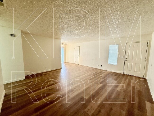Building Photo - 3003 Amherst Dr
