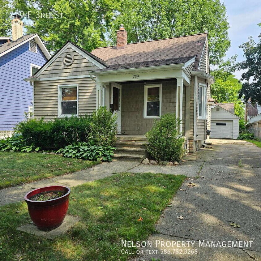 Foto principal - 719 E 3rd St
