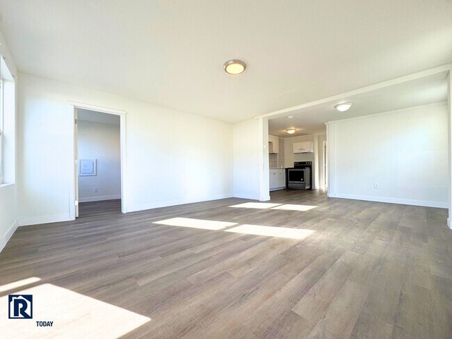 Building Photo - Hallassan Investments - Woo - 204-212