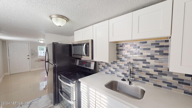 Foto del edificio - 1354 W 24th St