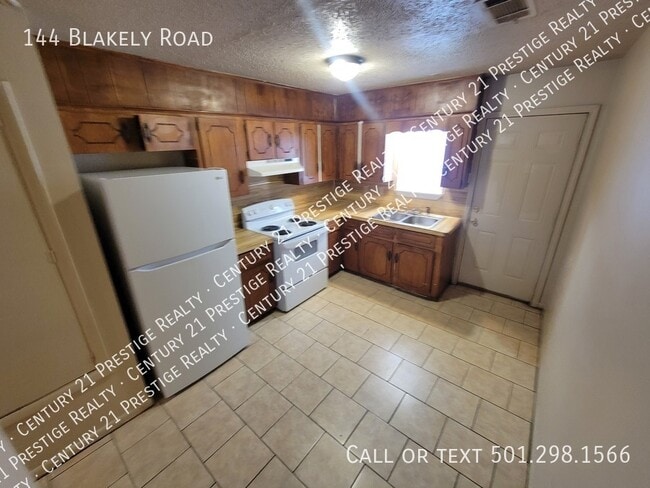 Building Photo - 144 Blakely Rd