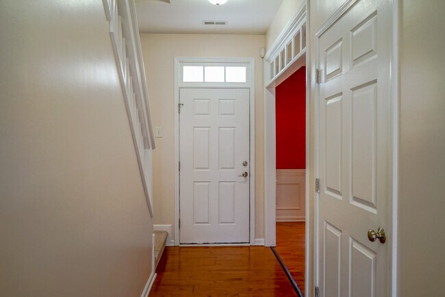Foto del edificio - 3921 Laurel Glen Dr