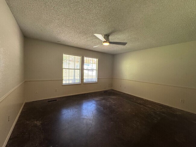 Foto del edificio - 4 Bedroom 2.5 Spacious House In Fianna Hills