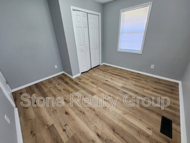 Building Photo - 2105 Berne Ave