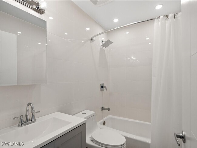 Foto del edificio - 220 39th Ave NW