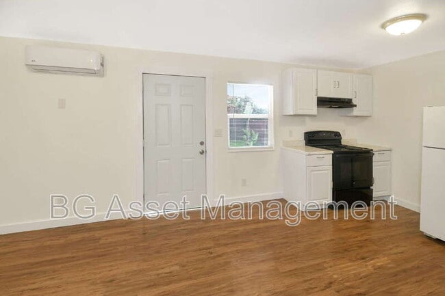 Building Photo - 961A Barkley Court