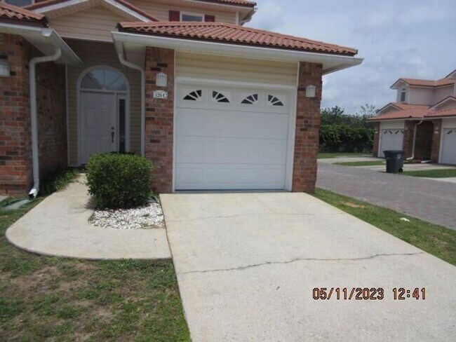 Building Photo - Upgraded End-Unit Townhome Minutes From Eglin AFB