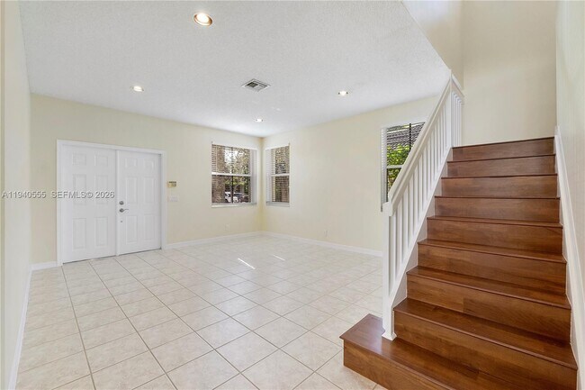 Foto del edificio - 630 Vista Meadows Dr