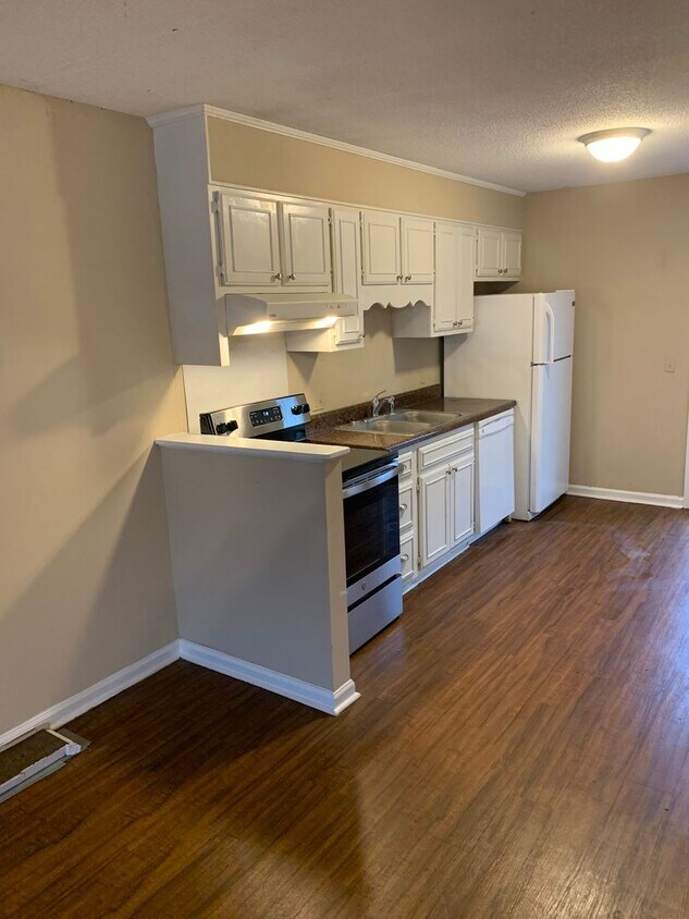 Primary Photo - 230 Lanier Drive #251