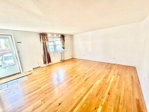 Building Photo - 42 Yorktown Ct