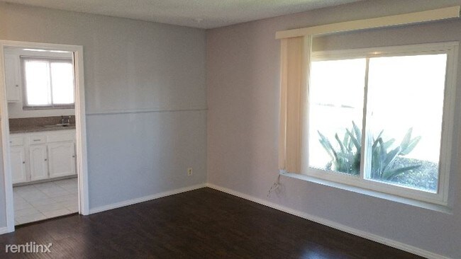 Foto del edificio - 10513 S Van Ness Ave