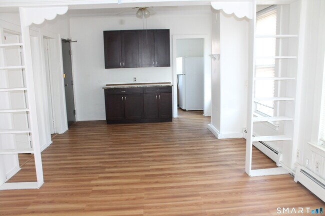 Foto del edificio - 115 S Colony St