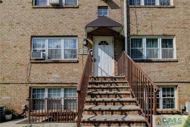 Building Photo - 448 College Dr