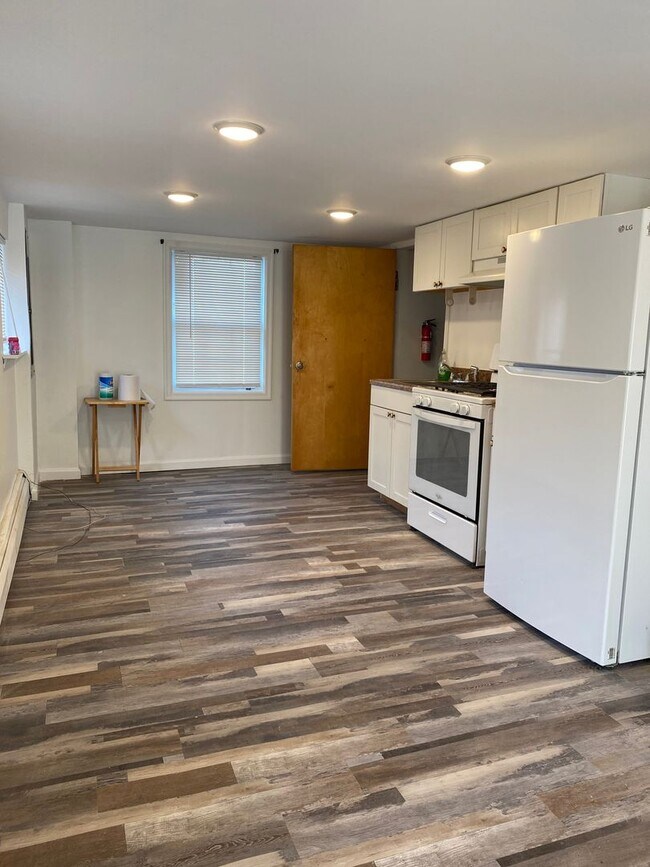 Foto del edificio - Spacious 1 Bedroom 1 Bathroom 1st floor ap...