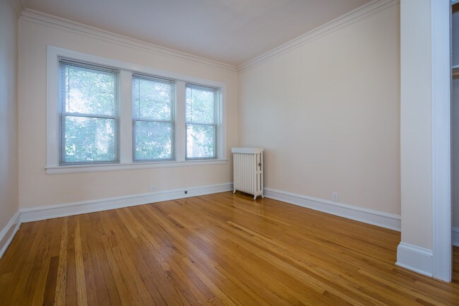 Foto del edificio - 7434 N. Artesian Ave.