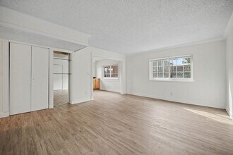 Building Photo - 6800 E Tennessee Ave