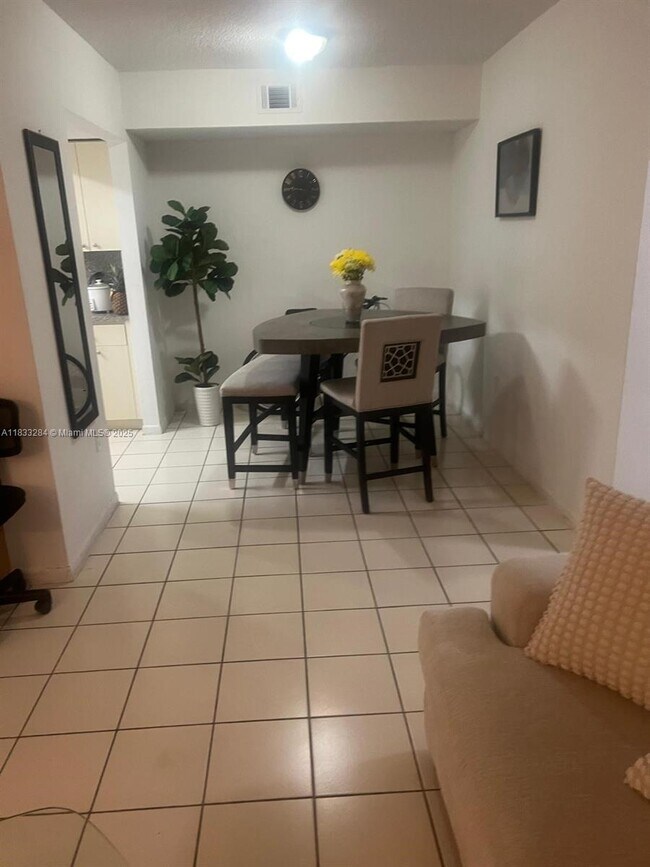 Foto del edificio - 580 NW 114th Ave