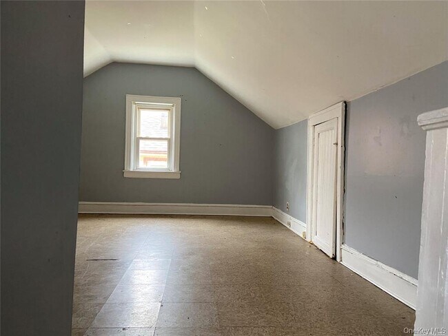 Foto del edificio - 215-22 112th Ave