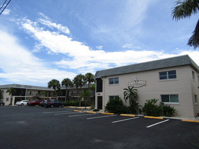 Foto del edificio - 612 Guild Dr