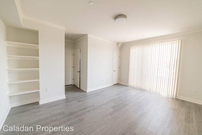 Foto del edificio - 5645 Farmdale Ave