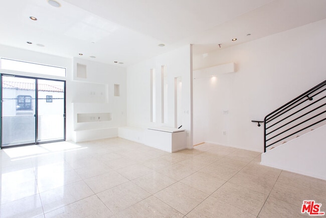 Foto del edificio - 8639 Whitworth Dr