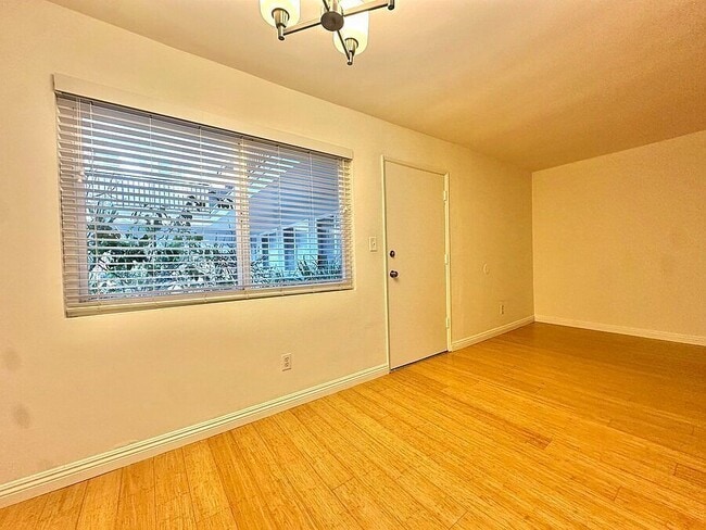 Foto del edificio - 23 Thornton Ave