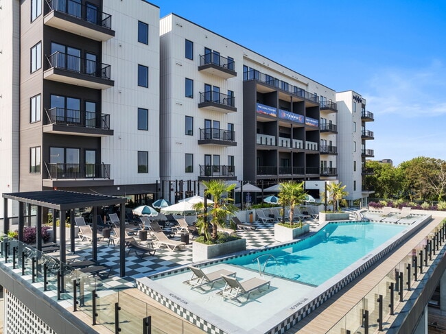 Building Photo - Tempo at White Oak