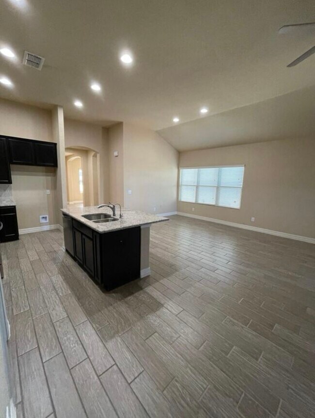 Building Photo - 1115 Ranch Falls