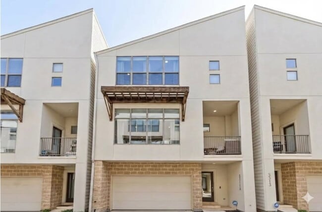 Building Photo - 5311 Lillian St